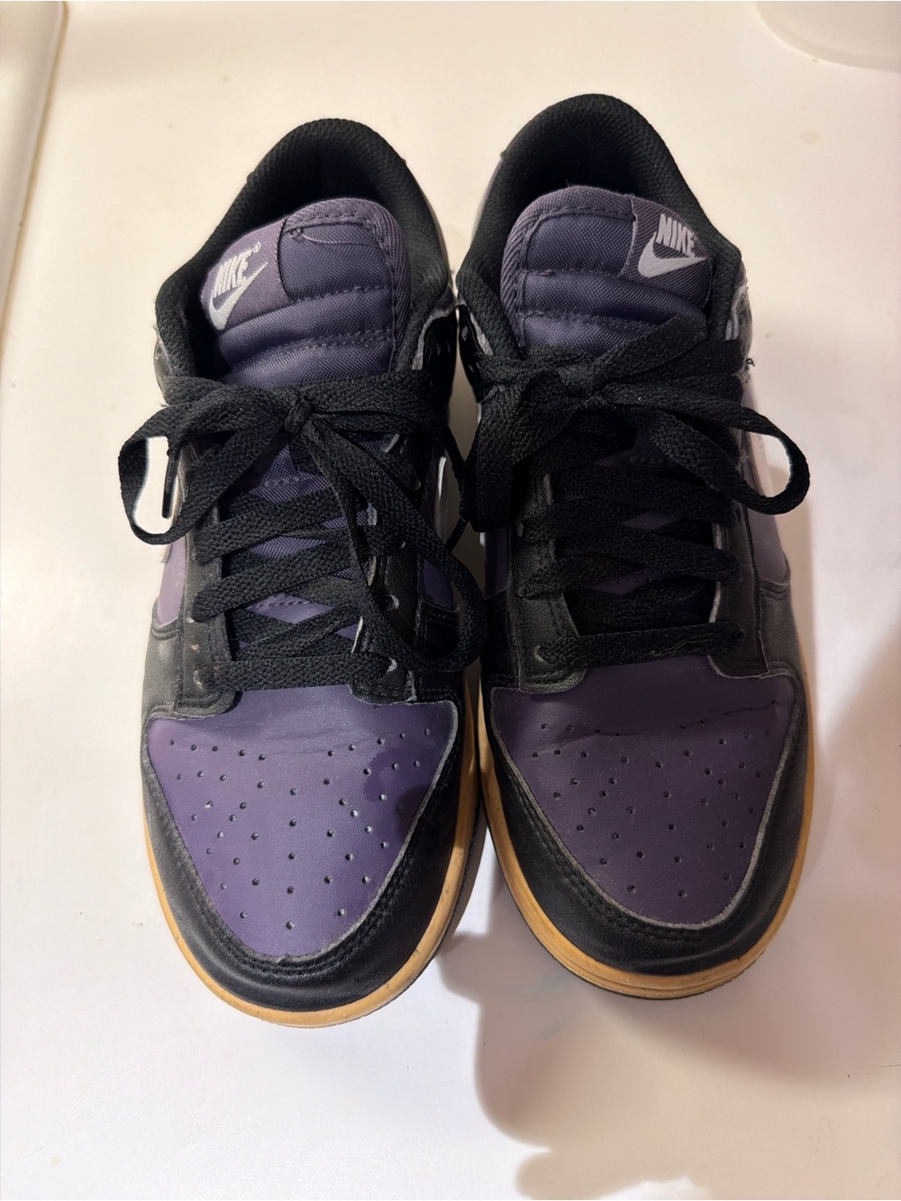 Nike Men’s Low-Top Sneakers in Purple and Black with Gum Sole